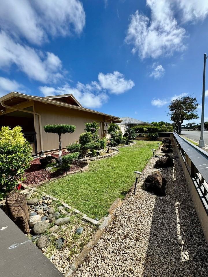 520 Halemaumau St - Photo 2 of 38