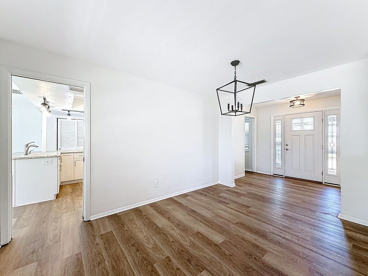 1001 Chinaberry Rd - Photo 3 of 32