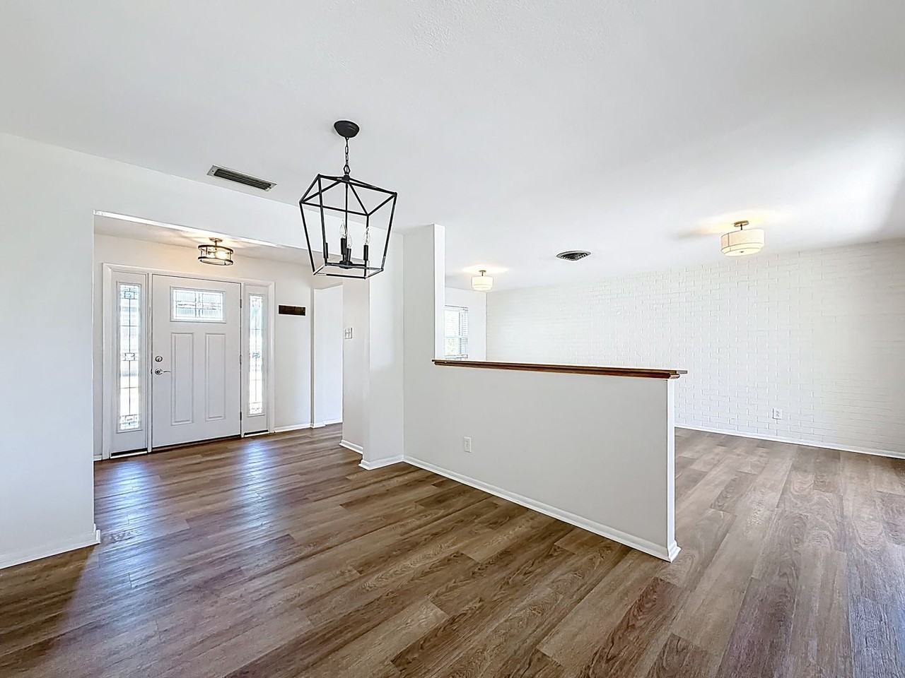 1001 Chinaberry Rd - Photo 6 of 32