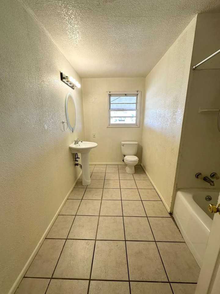 1200 Royalty Ave - Photo 6 of 11