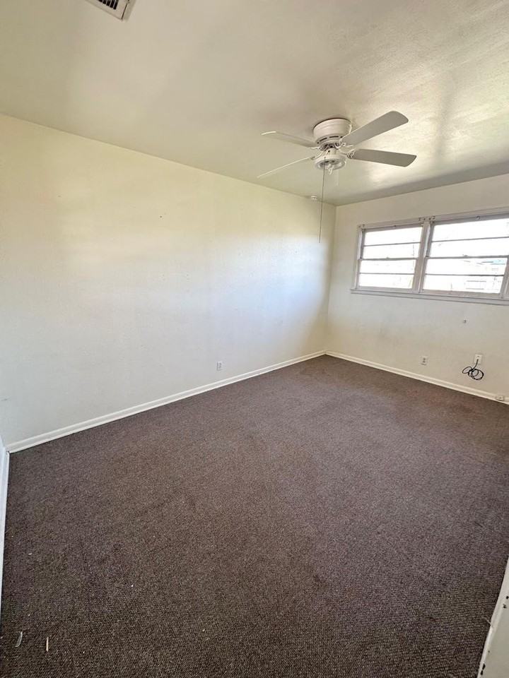 1200 Royalty Ave - Photo 7 of 11