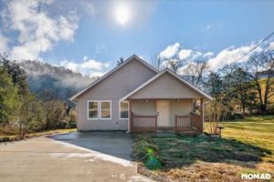 featured image of 2246 Green Acres Cir