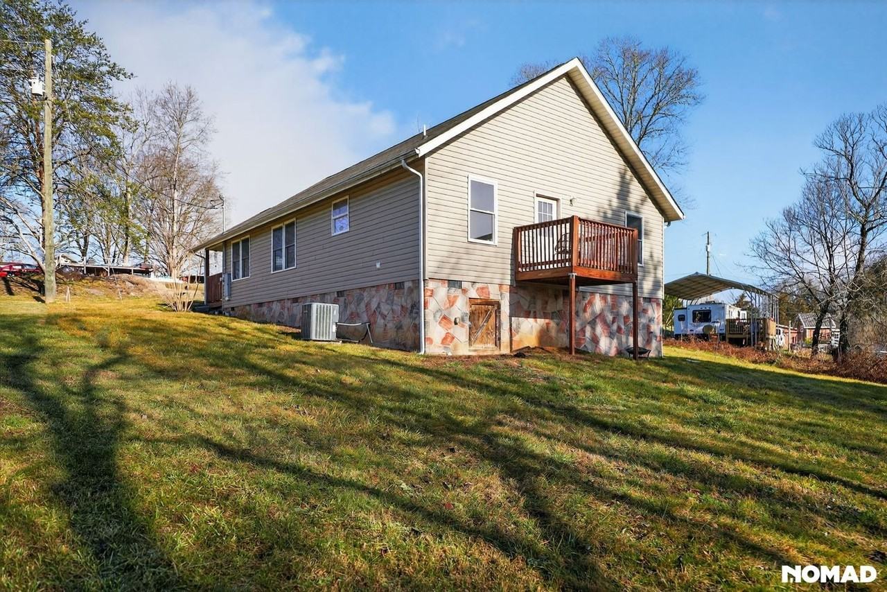 2246 Green Acres Cir - Photo 5 of 32