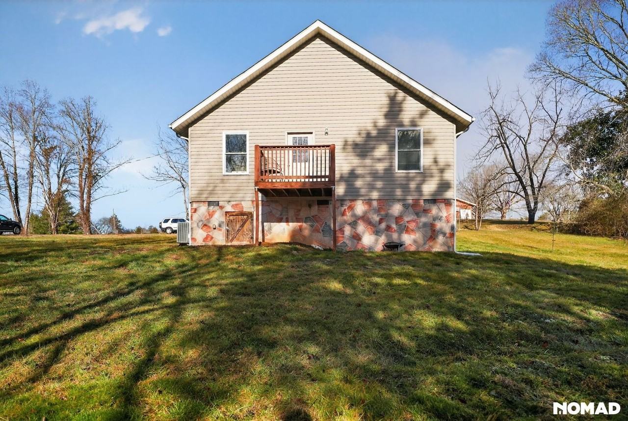 2246 Green Acres Cir - Photo 6 of 32