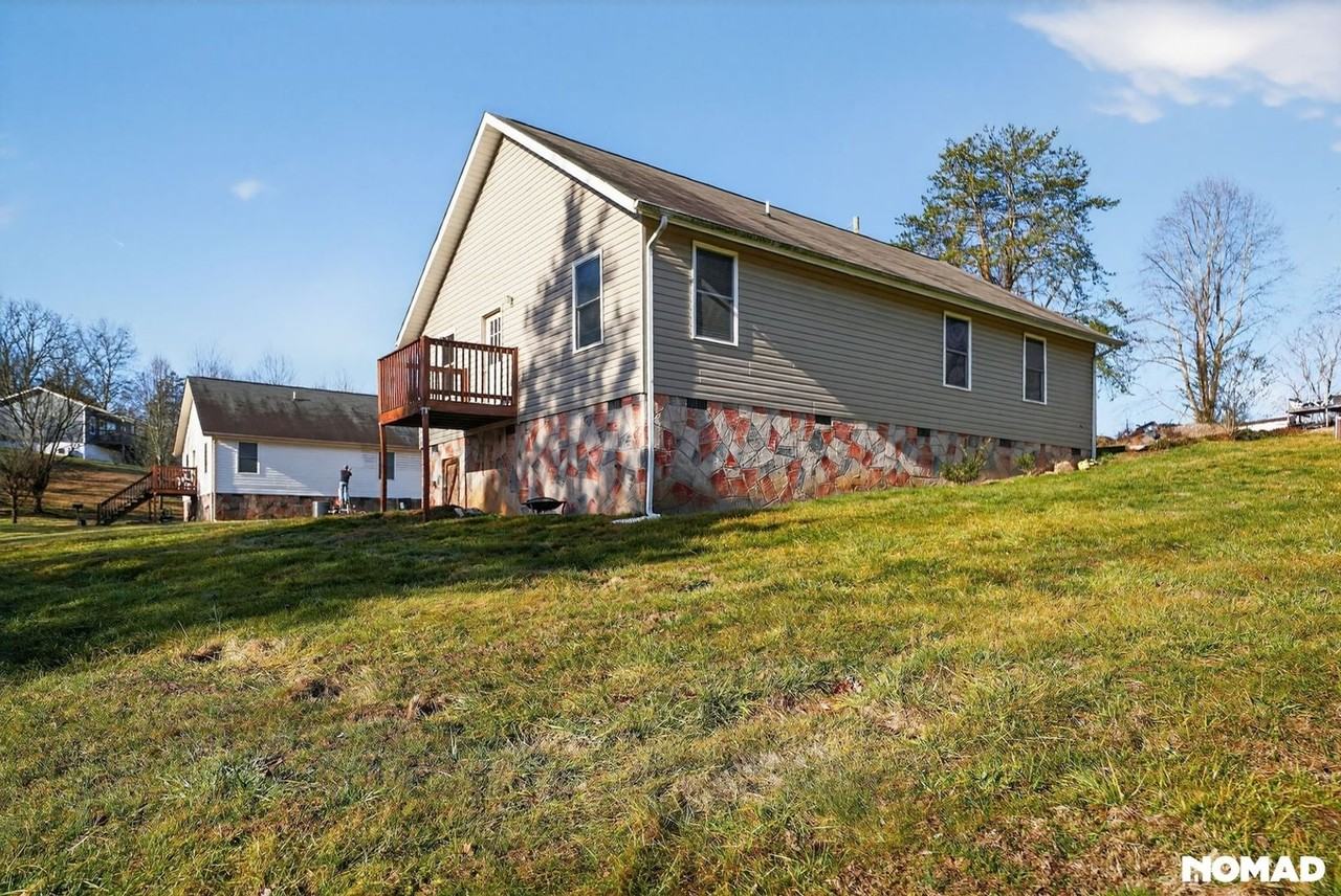 2246 Green Acres Cir - Photo 7 of 32