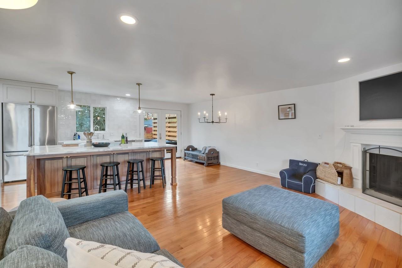 10216 12th Ave Sw - Photo 5 of 33