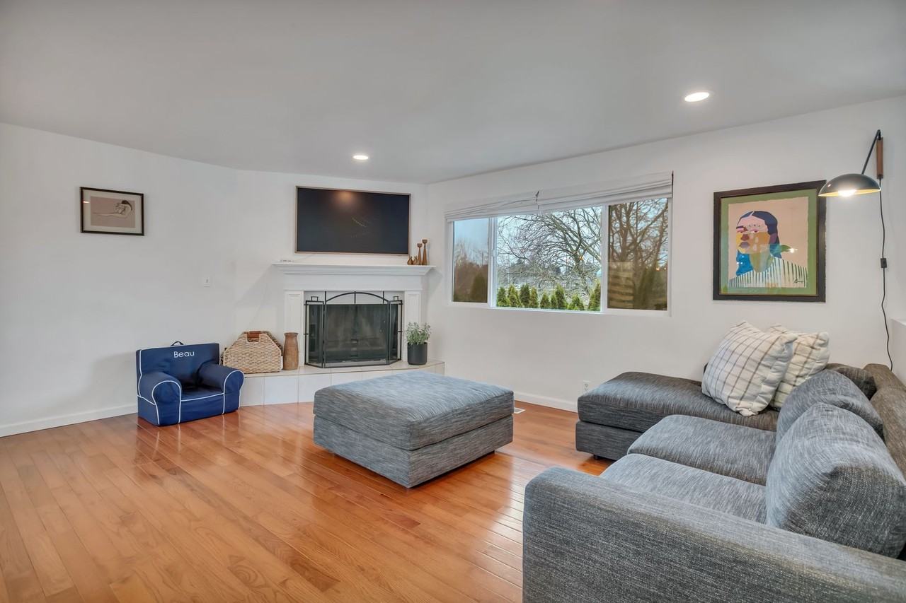 10216 12th Ave Sw - Photo 7 of 33