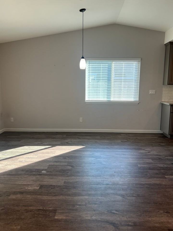 1547 Lacey Ln - Photo 5 of 17