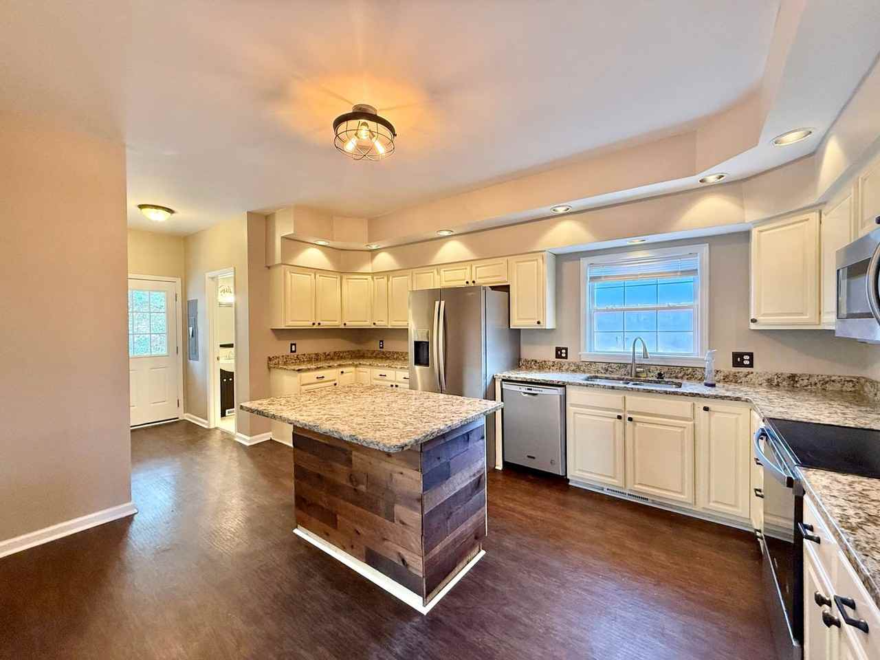 3841 Rawls Church Rd - Photo 6 of 34