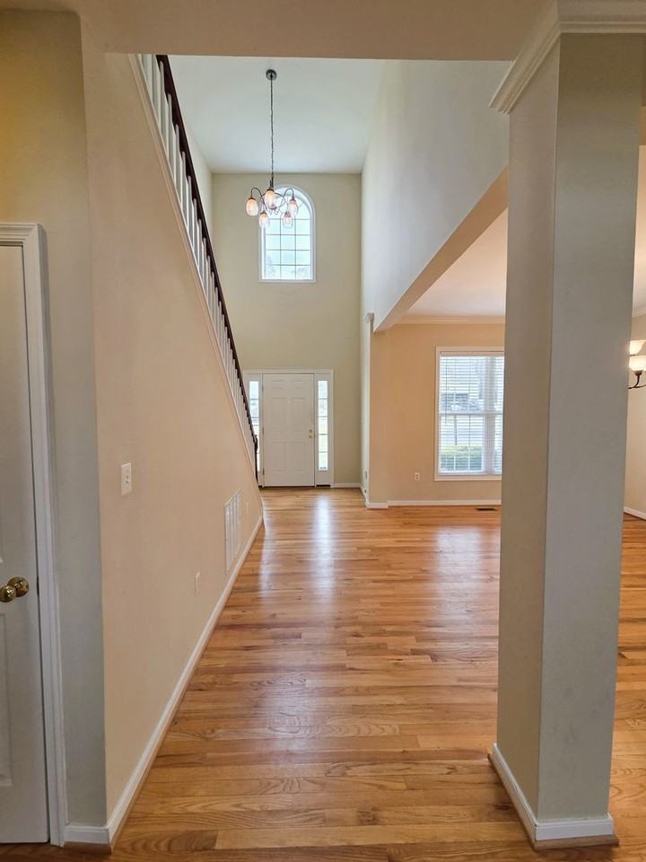 8542 Sunningdale Ter - Photo 3 of 40
