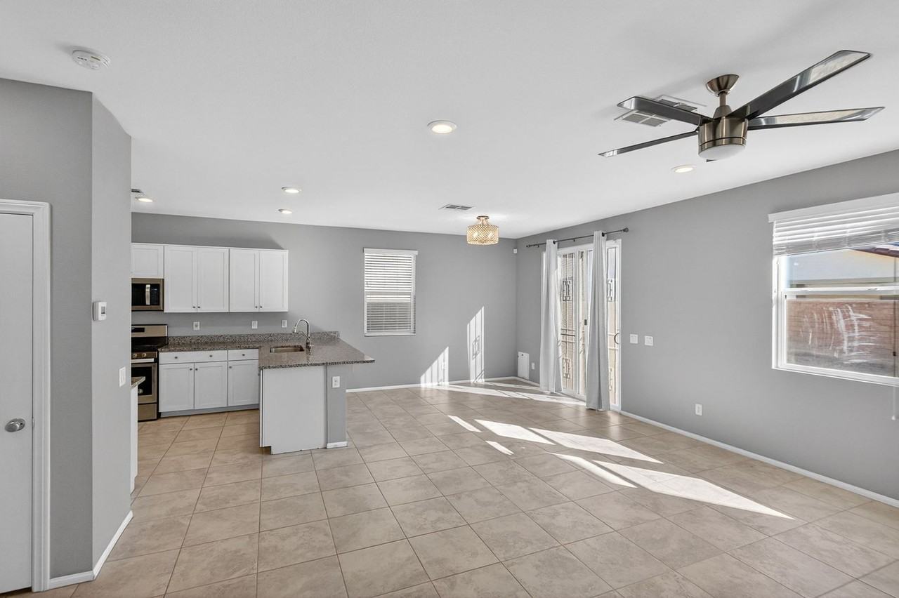 7144 Anchor Terrace St - Photo 4 of 26