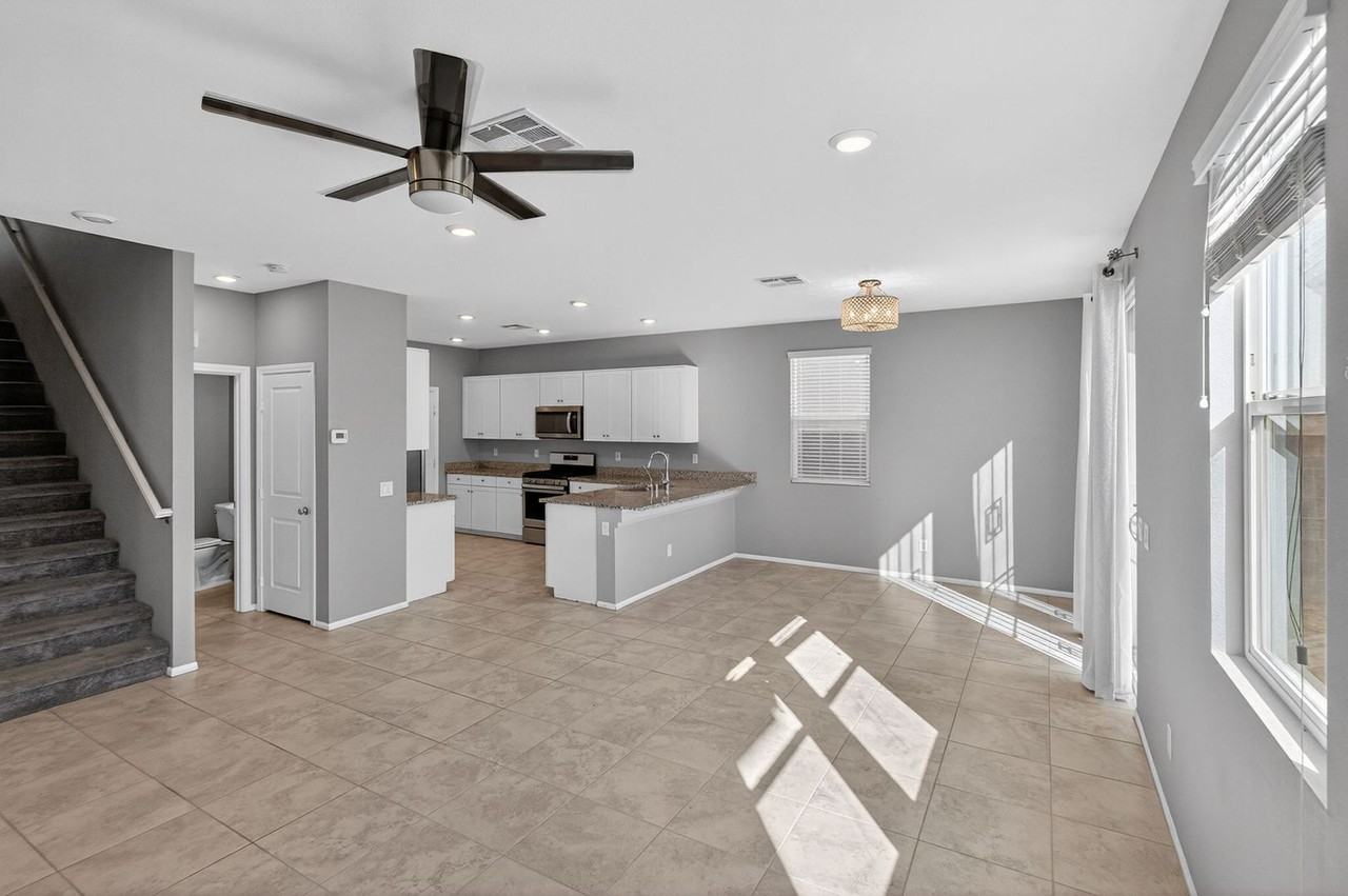 7144 Anchor Terrace St - Photo 5 of 26