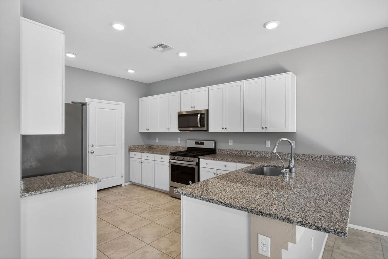 7144 Anchor Terrace St - Photo 6 of 26