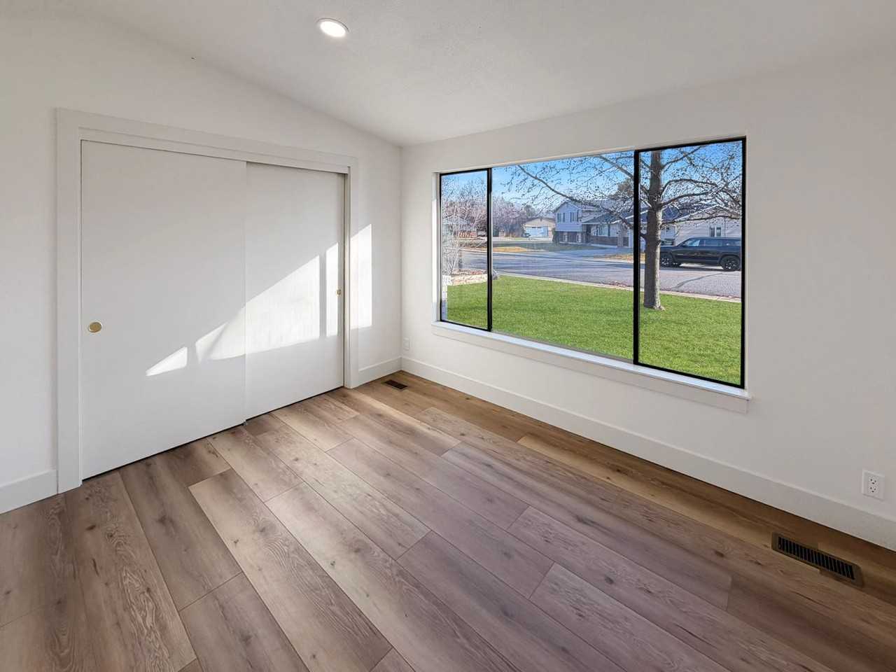 4017 S Minuteman Way - Photo 2 of 18