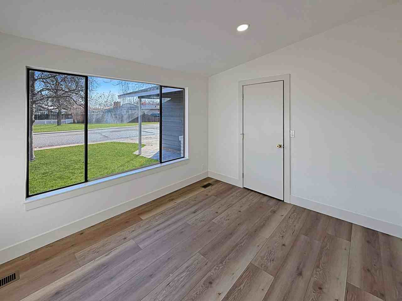 4017 S Minuteman Way - Photo 3 of 18