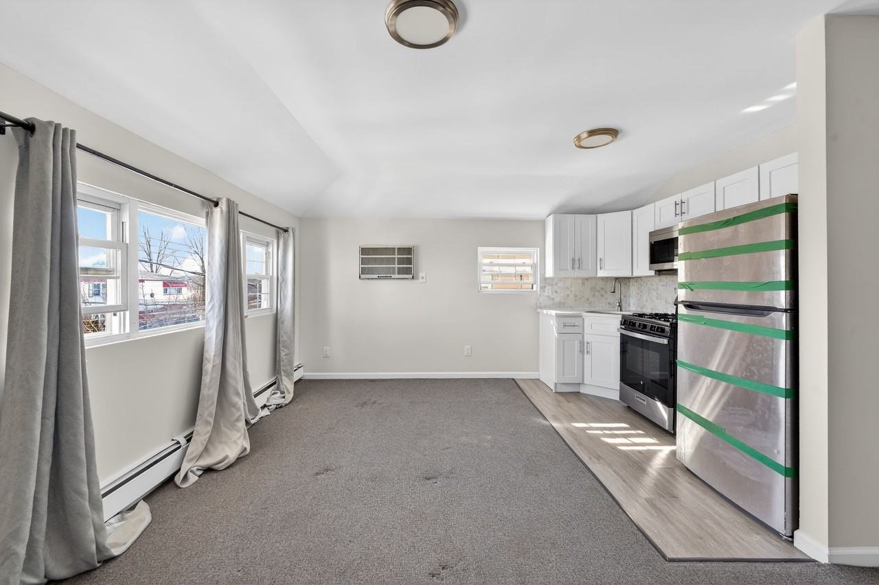 147-20 226th St - Photo 4 of 50