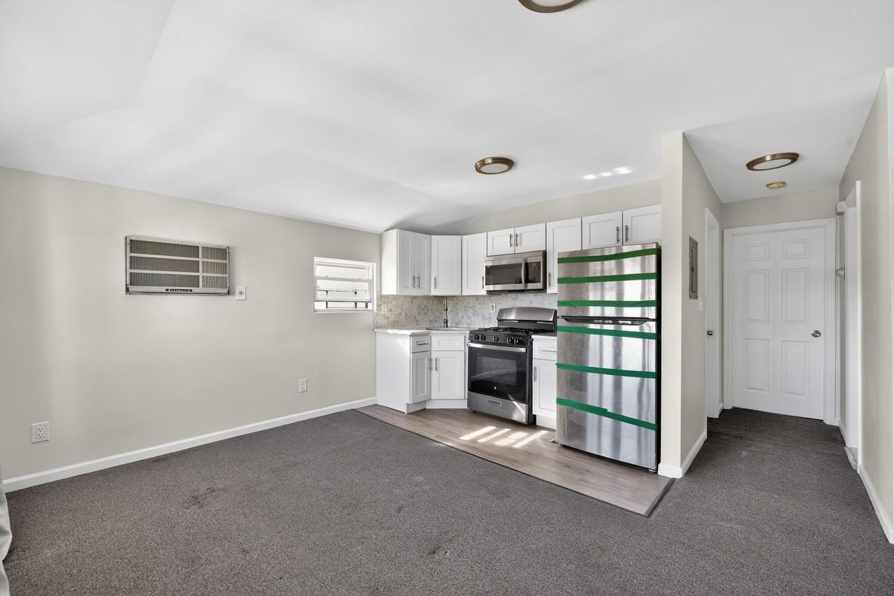 147-20 226th St - Photo 7 of 50