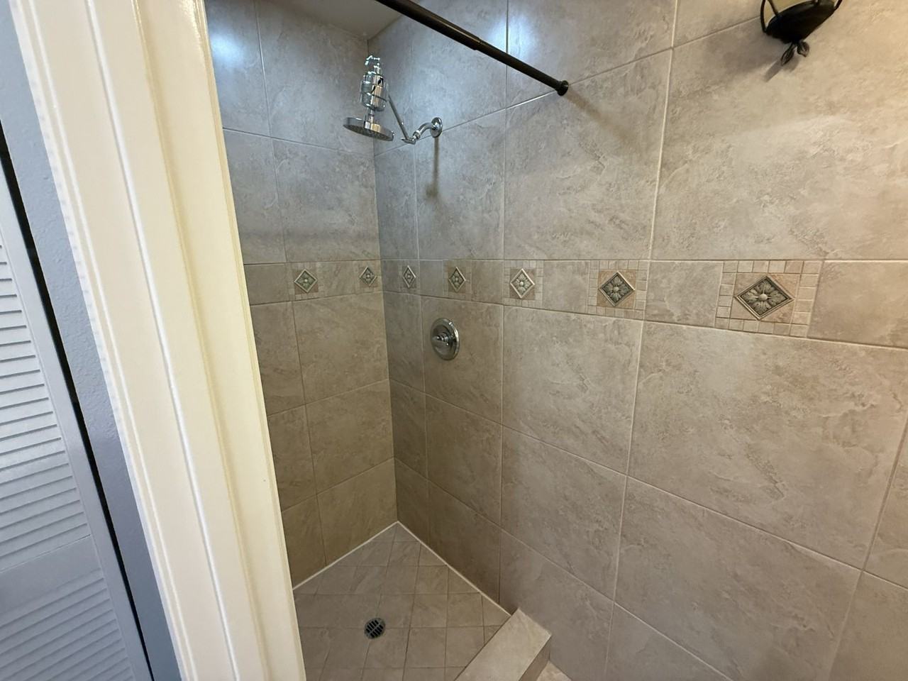 541 Burchett St - Photo 6 of 16