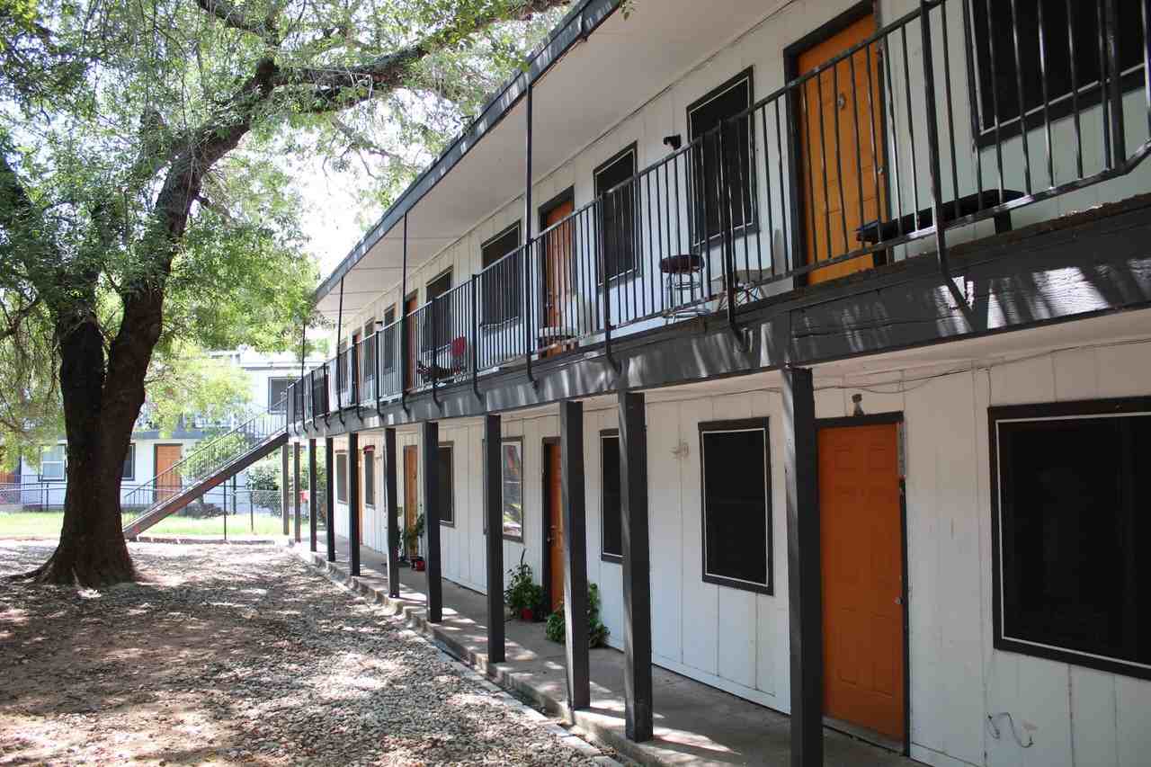 Villas at Mueller - Photo 5 of 27