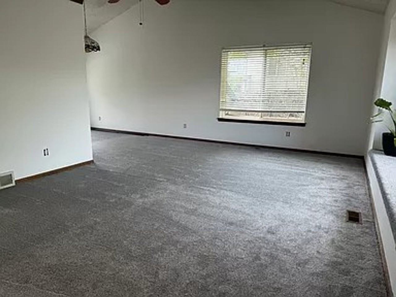 1818 Lashley St - Photo 3 of 16