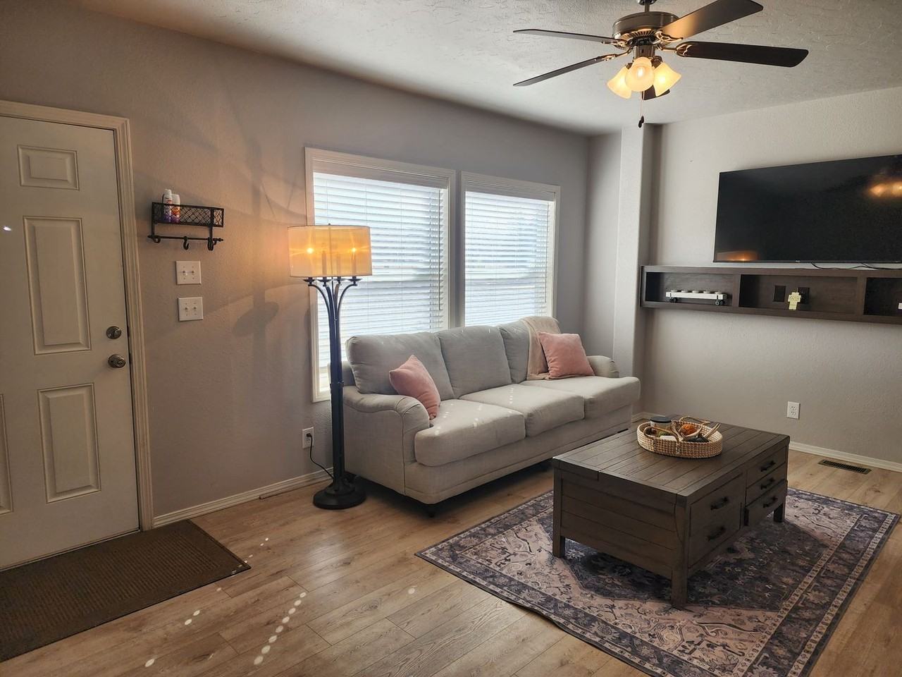 156 River Rd - Photo 3 of 24