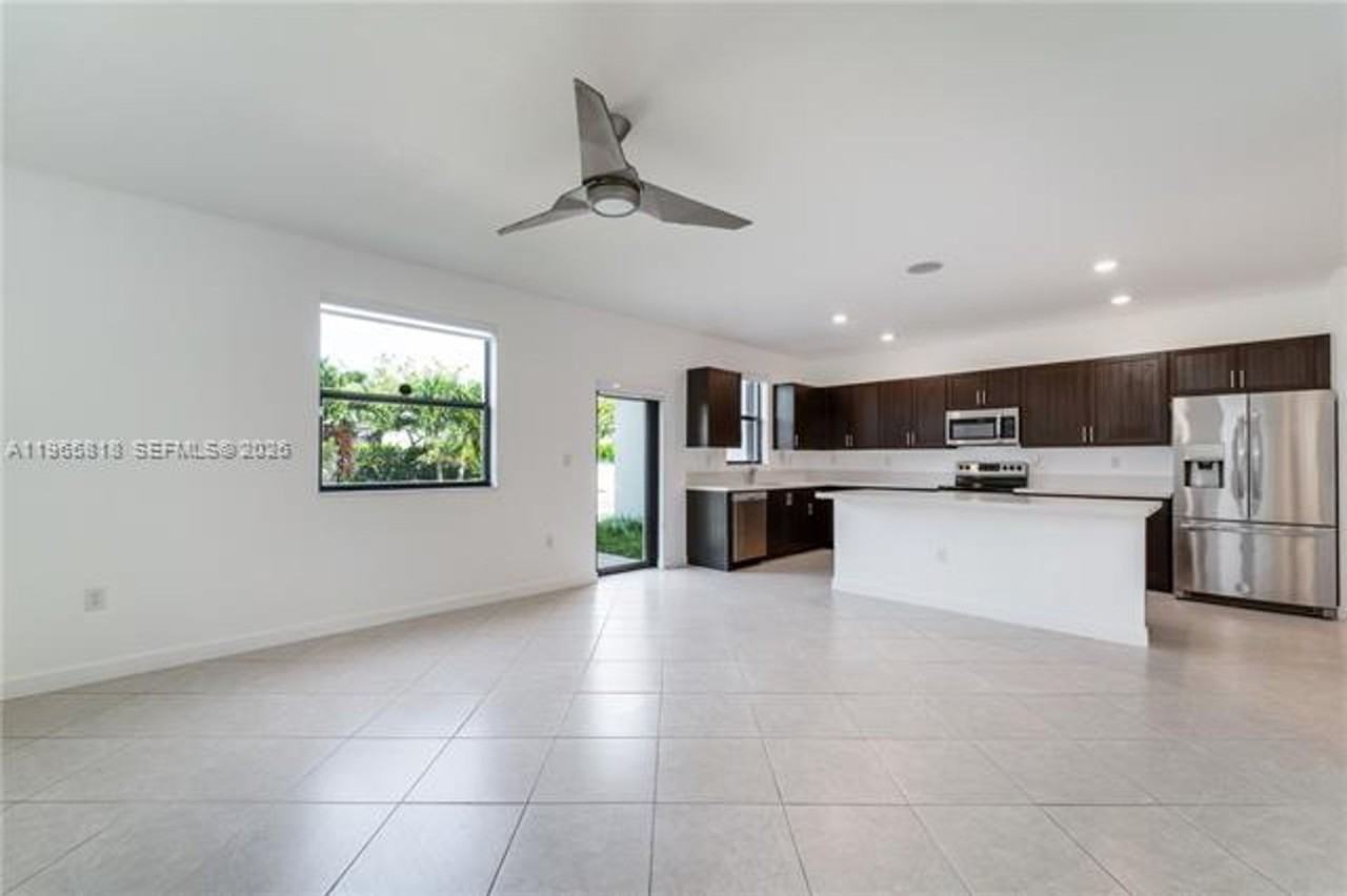 22938 Sw 128th Pl #0 - Photo 3 of 24