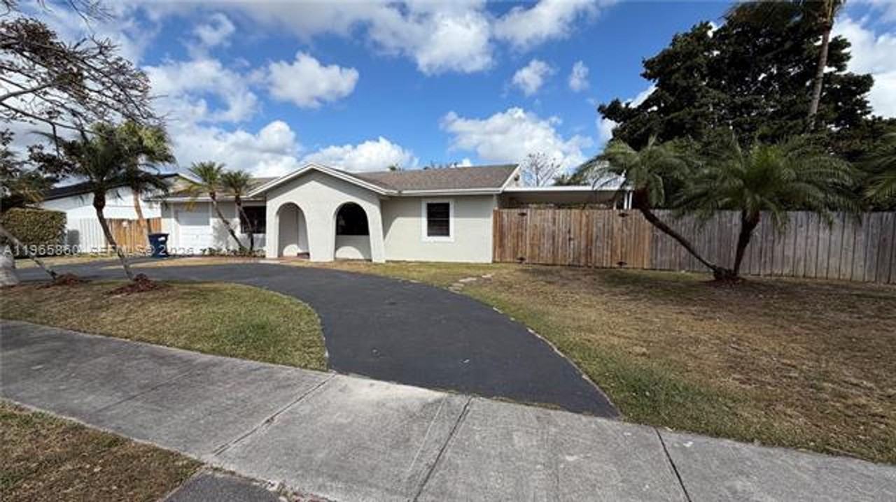 6622 Sw 148th Pl #0 - Photo 3 of 17