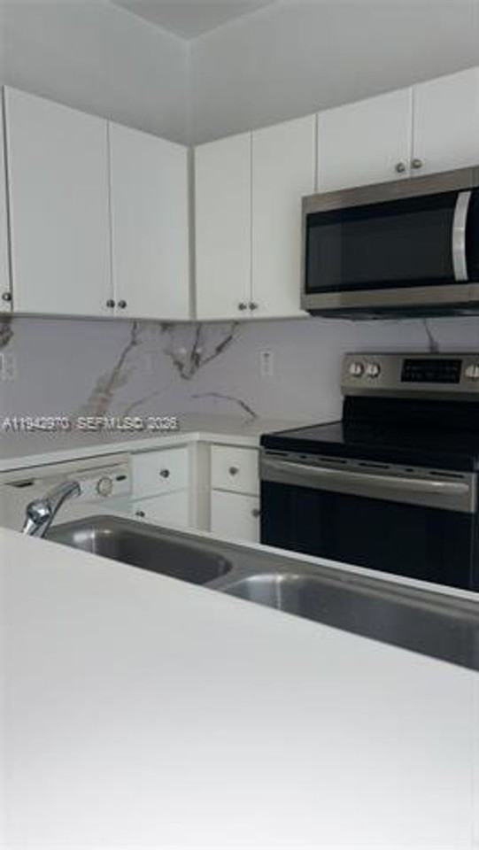 10740 10740 NW 83 St th 6-11 #11 - Photo 6 of 49