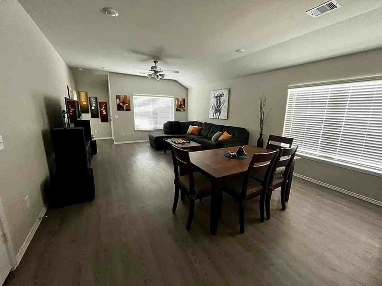 21218 Yew Ln - Photo 4 of 23