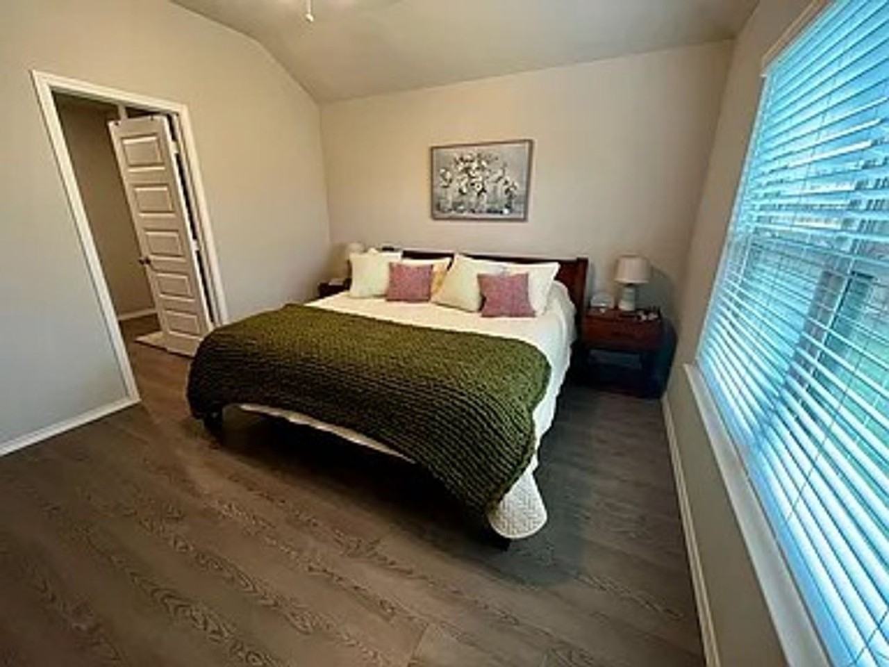 21218 Yew Ln - Photo 6 of 23