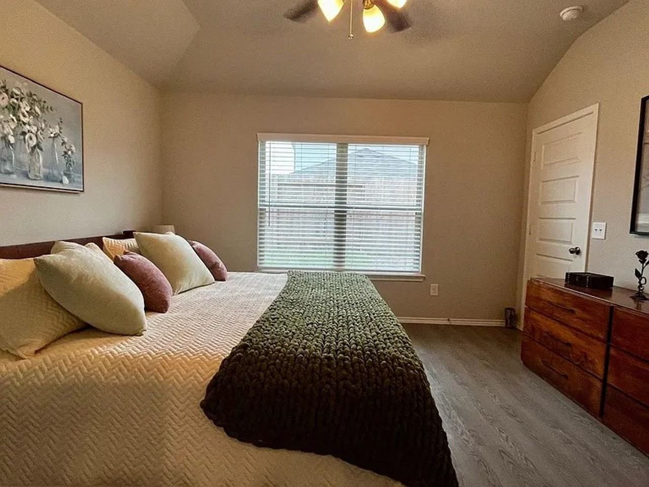 21218 Yew Ln - Photo 7 of 23