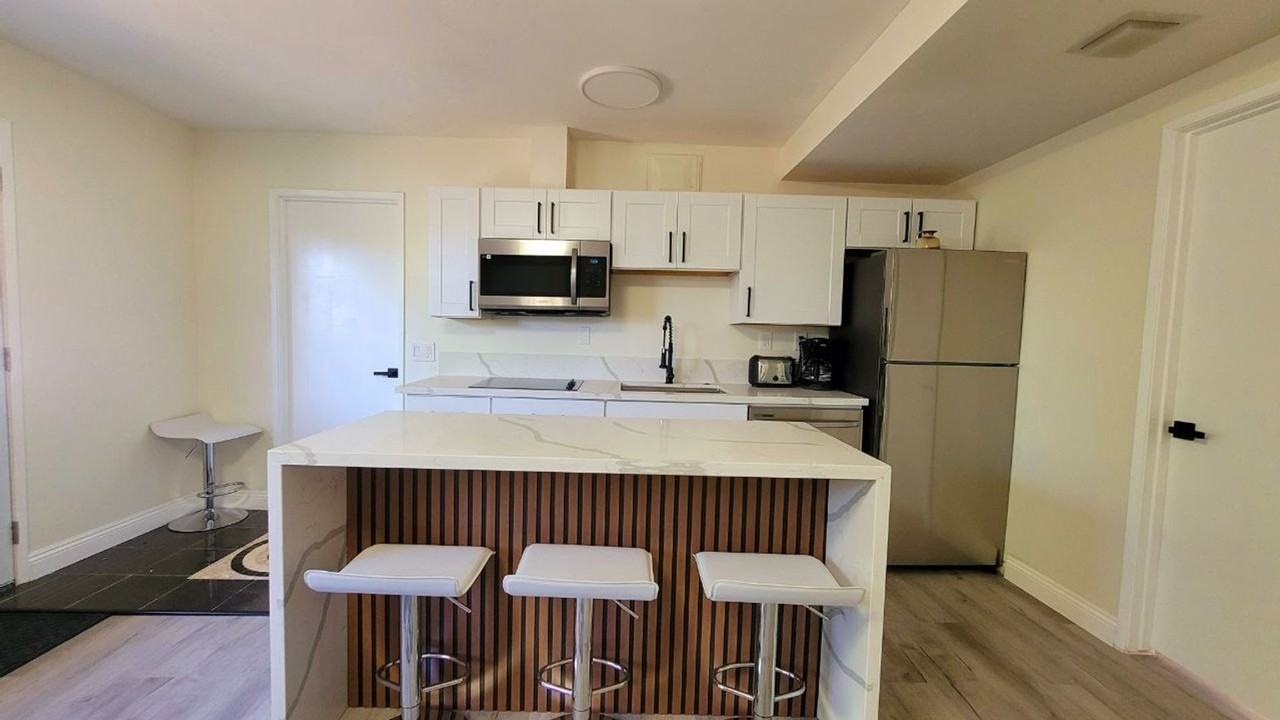 548 Taylor St - Photo 2 of 11