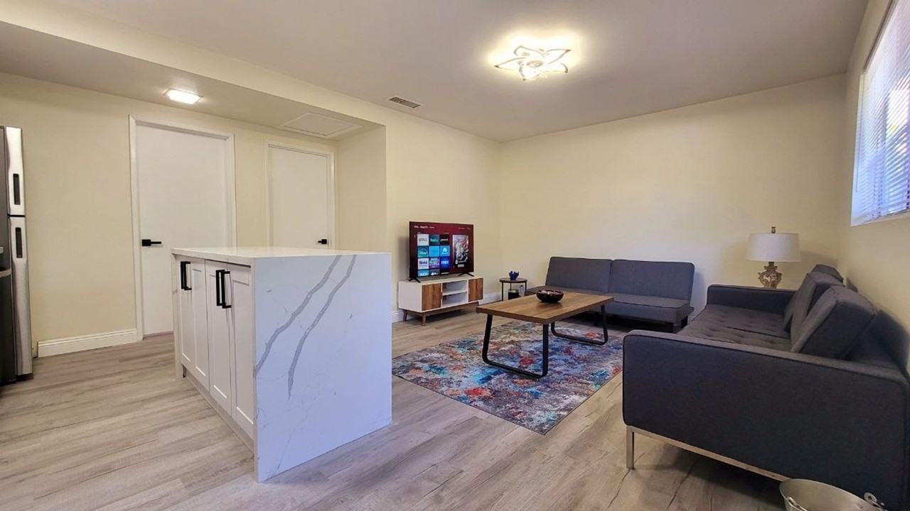 548 Taylor St - Photo 4 of 11