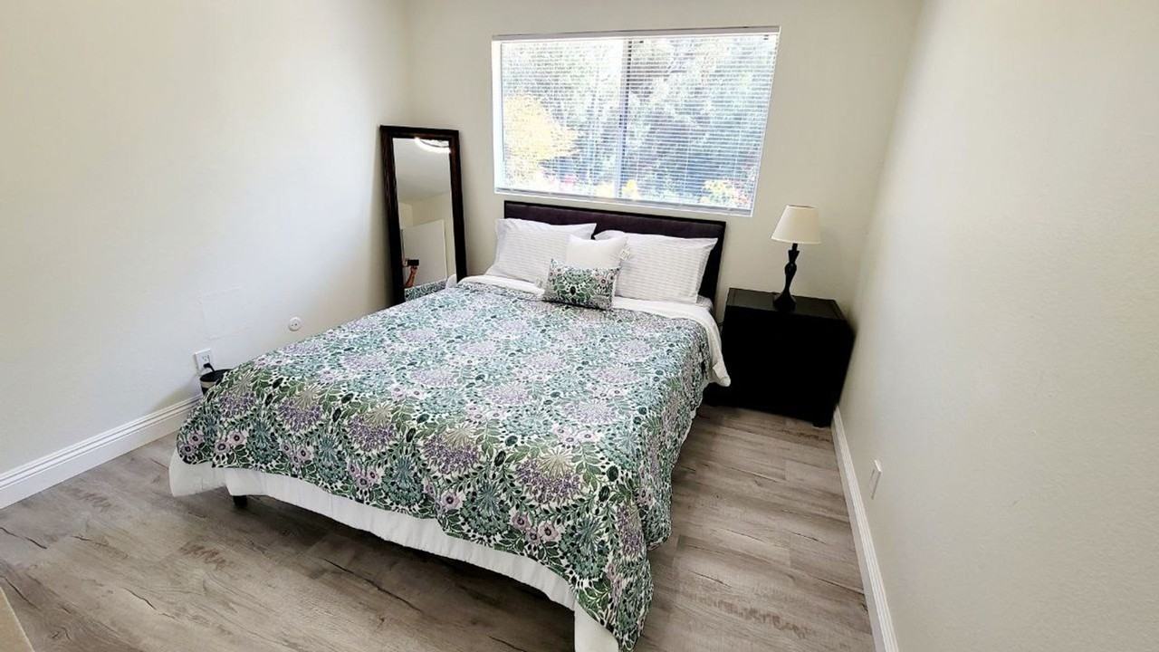 548 Taylor St - Photo 6 of 11