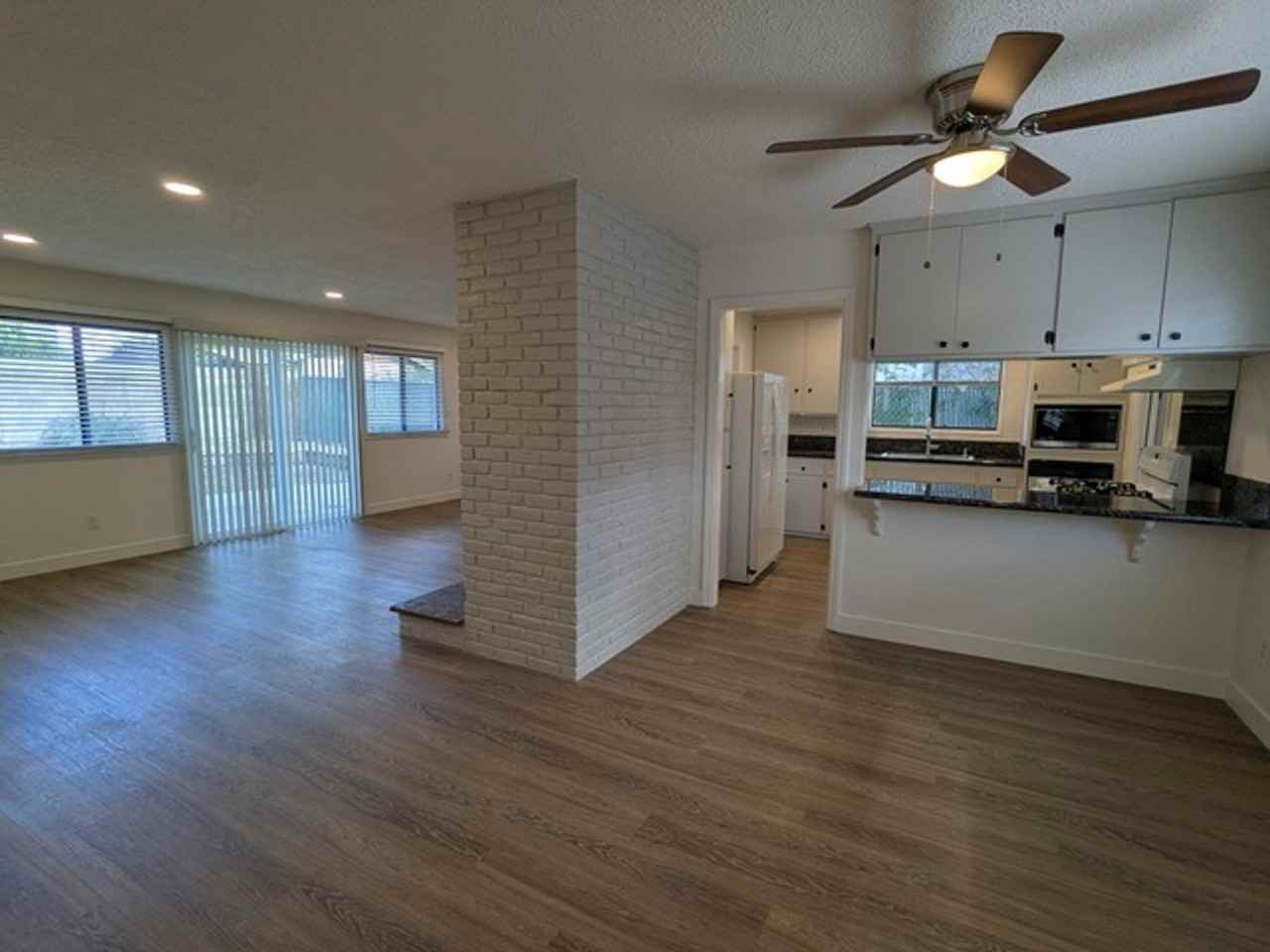 8802 Glenhaven St - Photo 4 of 31