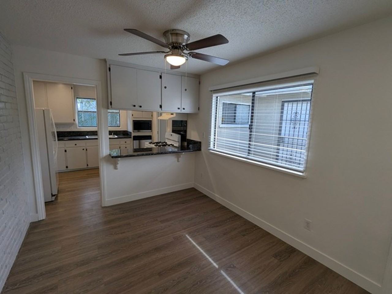 8802 Glenhaven St - Photo 5 of 31