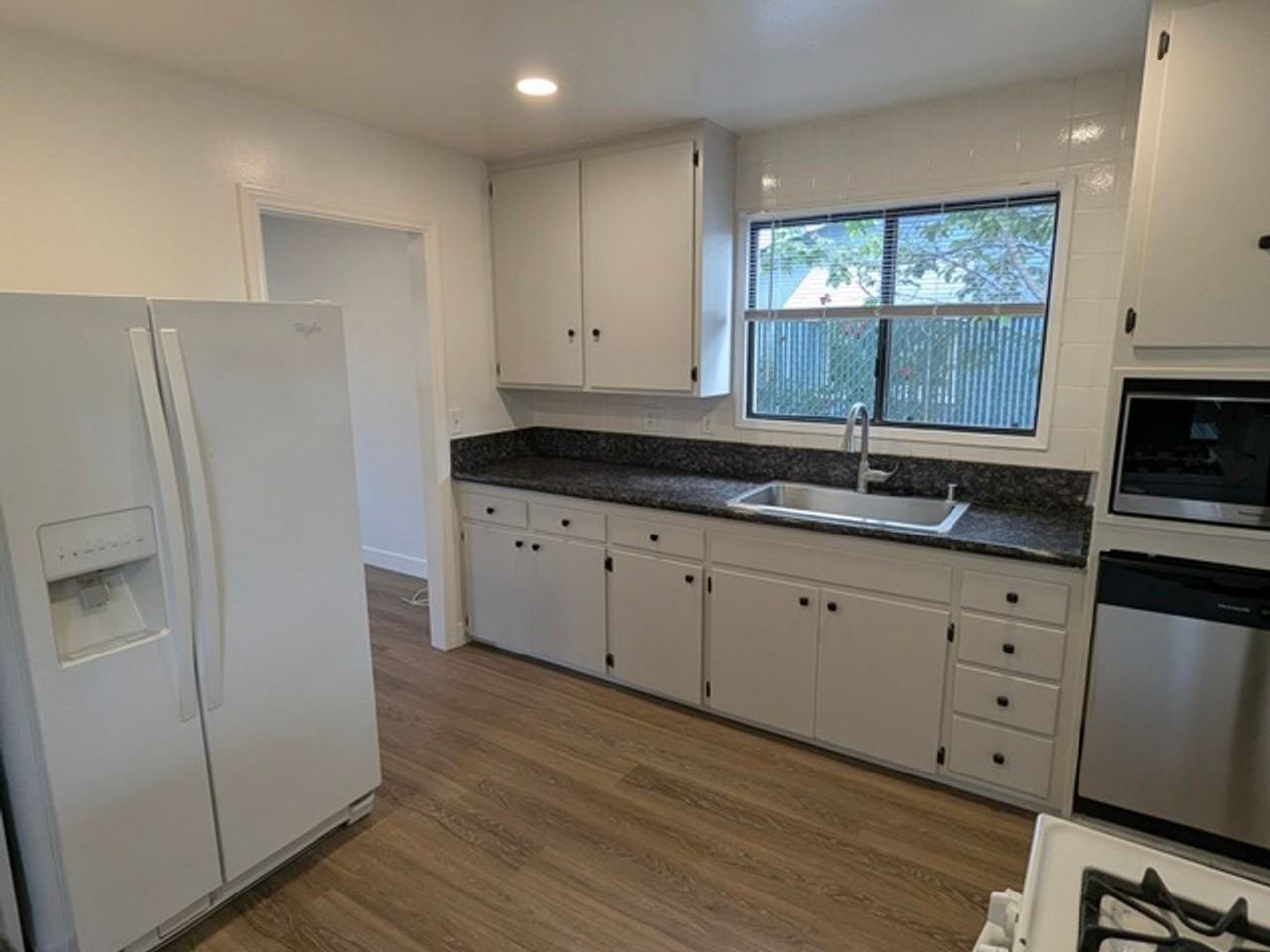 8802 Glenhaven St - Photo 6 of 31