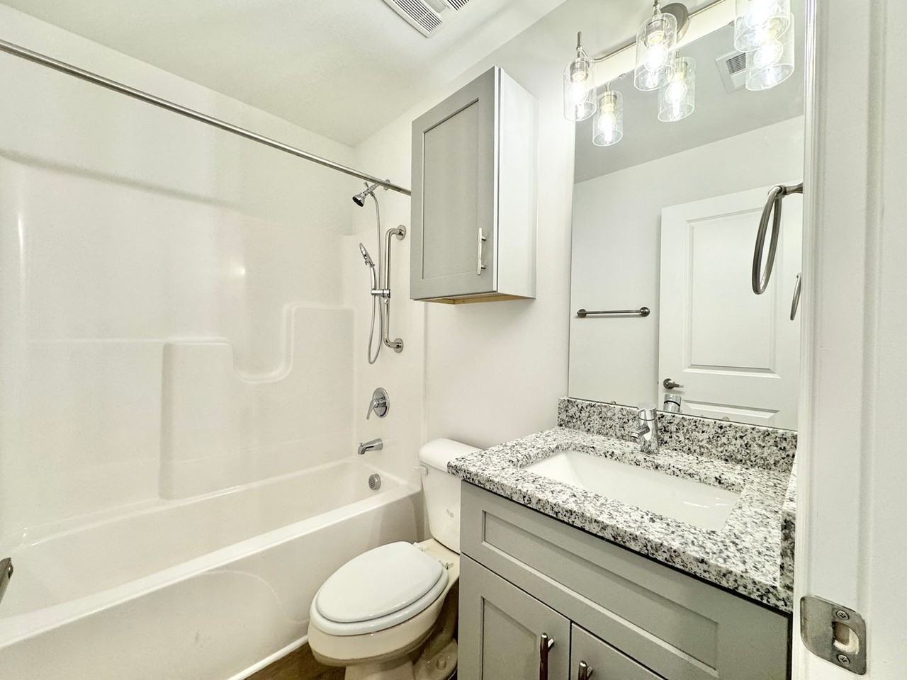 905 Dillard St - Photo 7 of 14