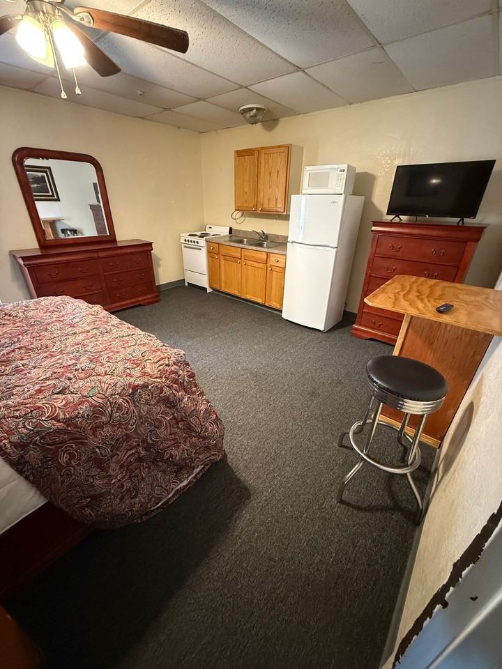 The Flats on S Creek Avenue - Photo 2 of 3