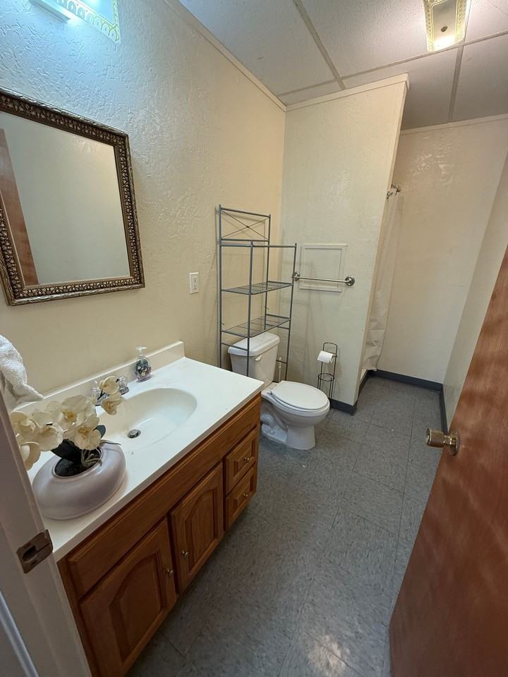 The Flats on S Creek Avenue - Photo 3 of 3