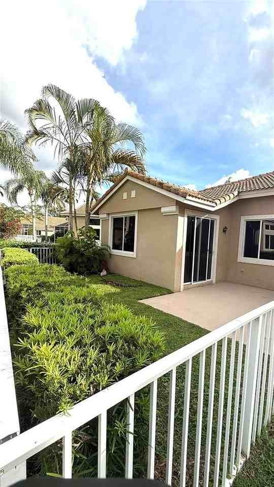 15825 Sw 11th St - Photo 4 of 10