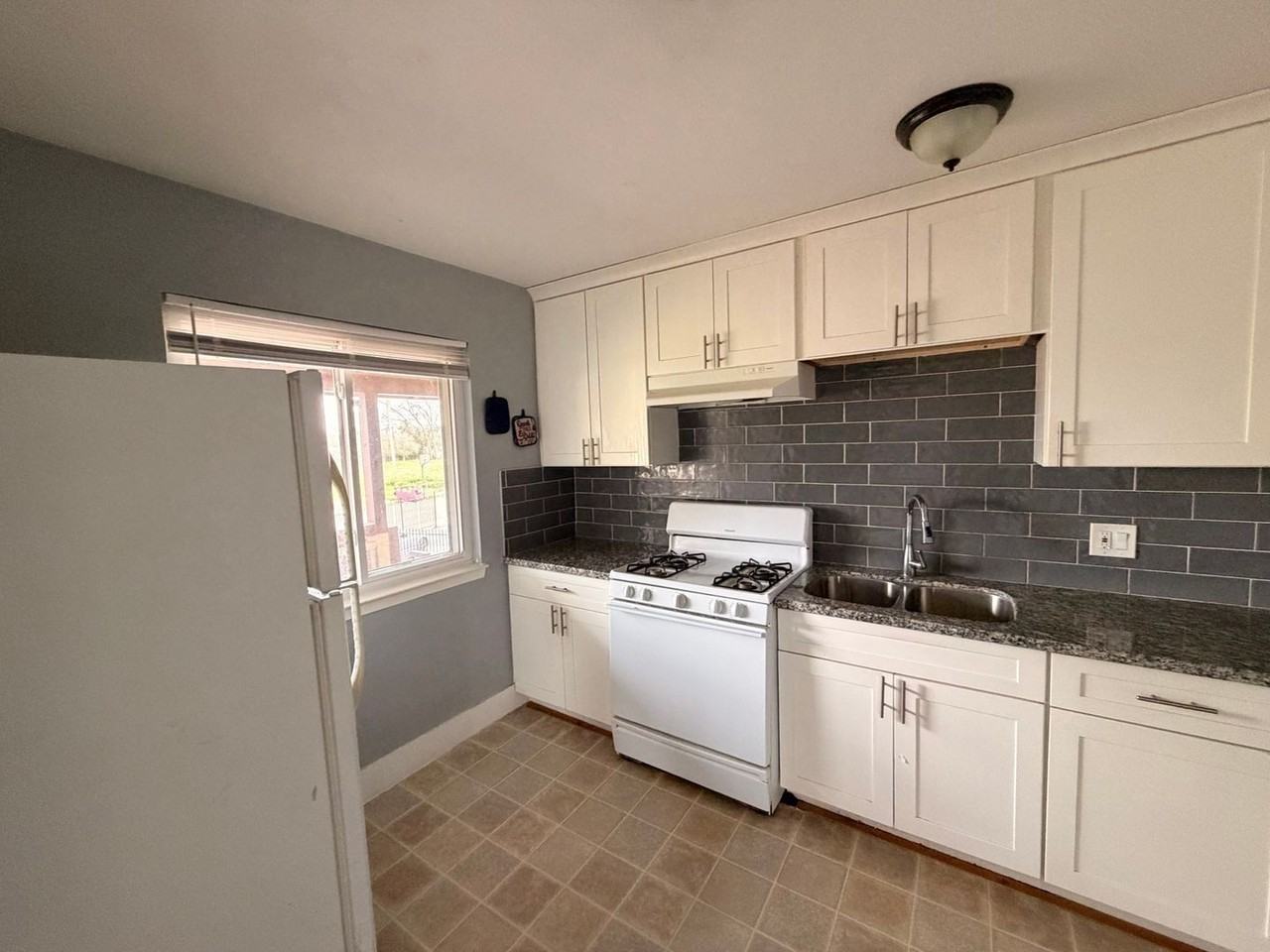 10 Arcade Blvd - Photo 2 of 13