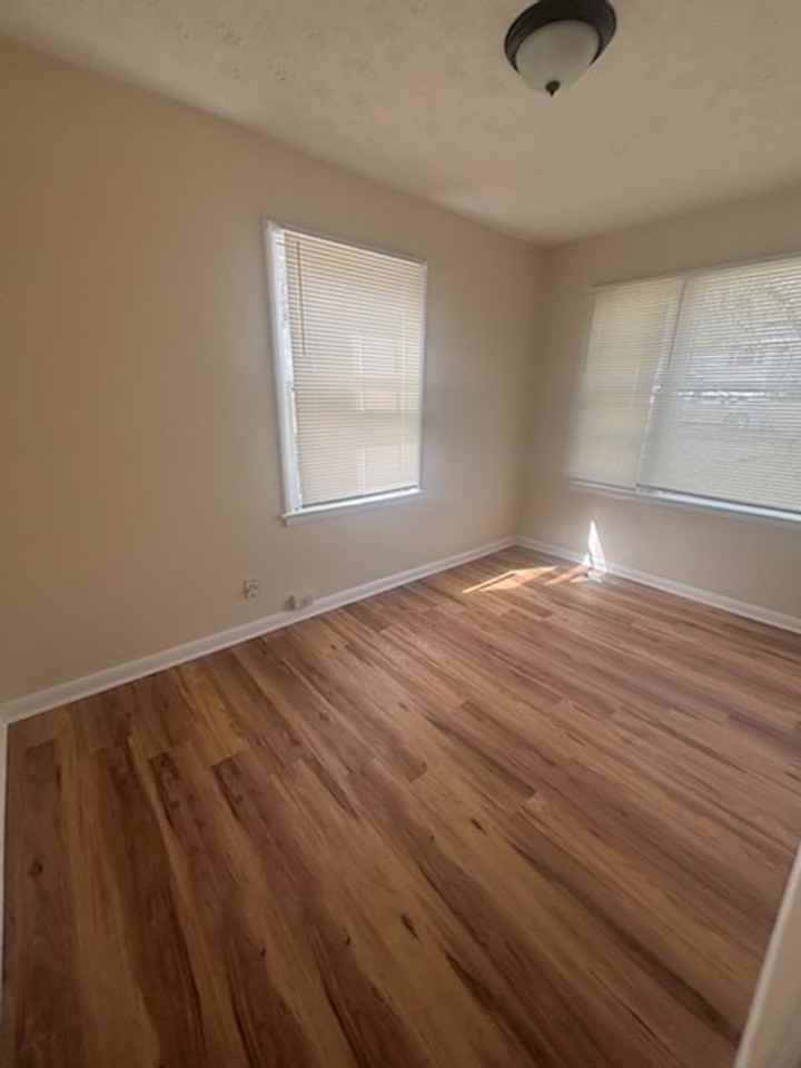 2218 Chester St - Photo 3 of 7