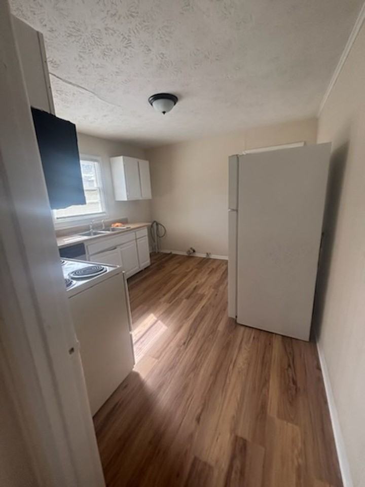 2218 Chester St - Photo 4 of 7