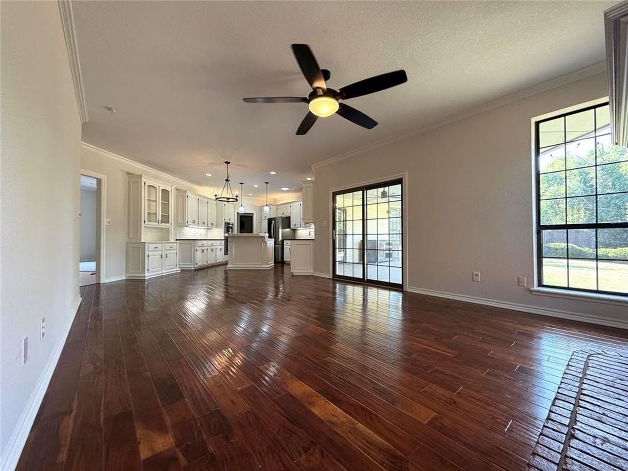 3705 Barwick Dr - Photo 7 of 31