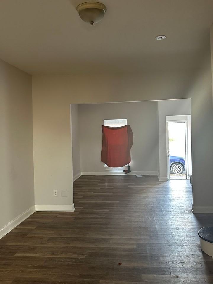 2211 E North Ave - Photo 3 of 12