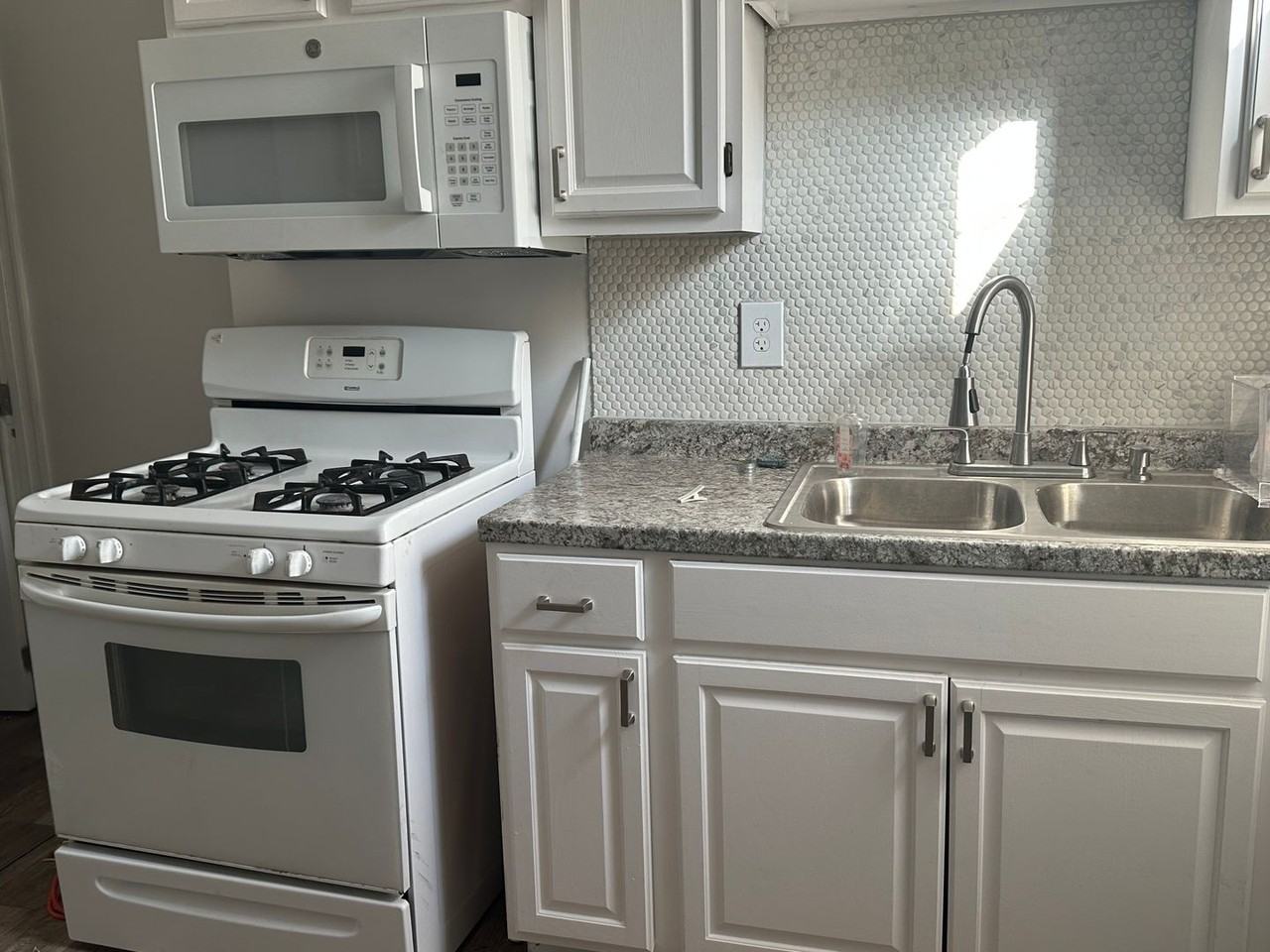 2211 E North Ave - Photo 4 of 12