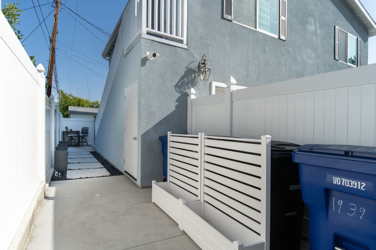 1668 Bellford Ave - Photo 2 of 22
