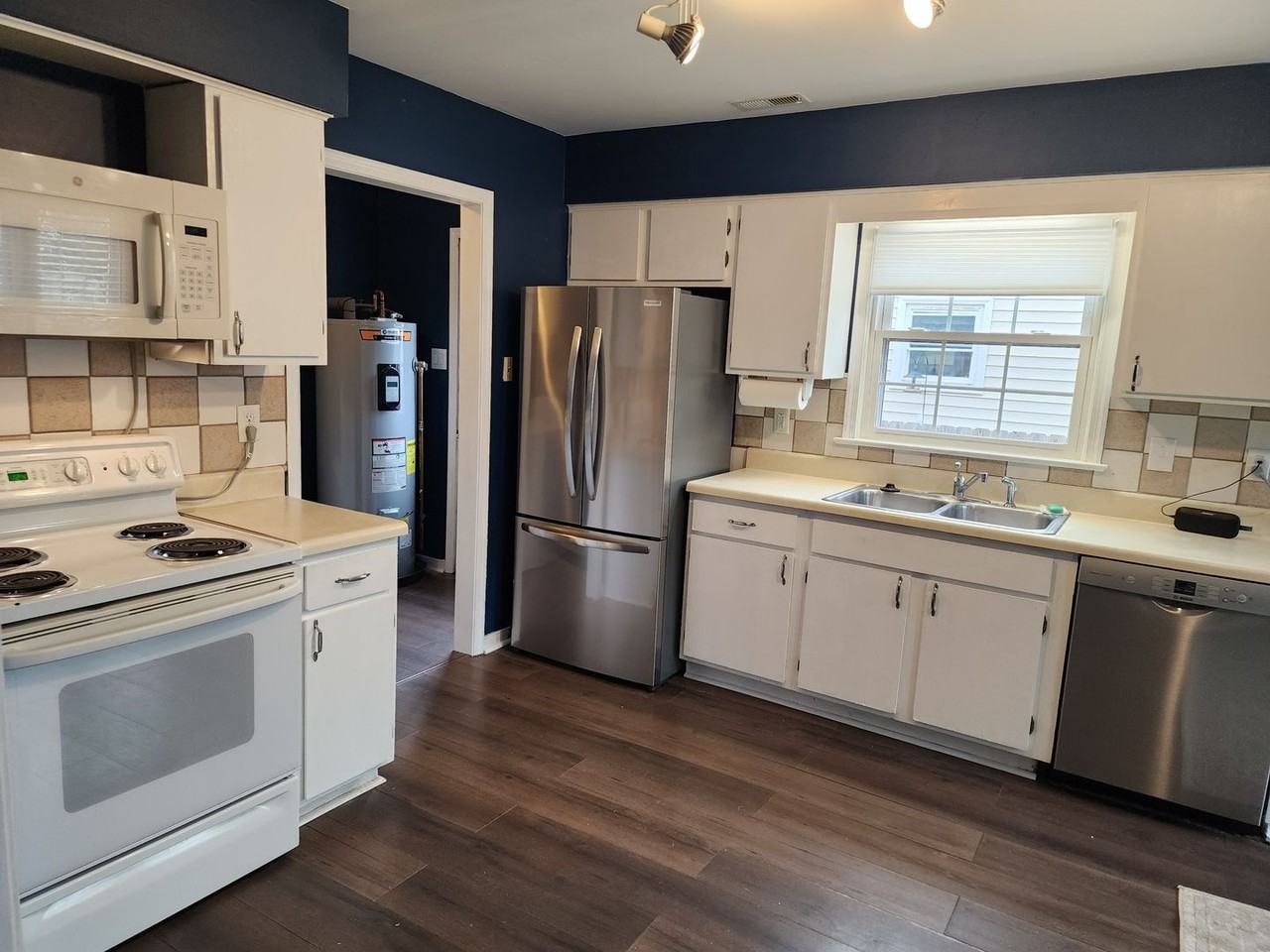 3015 S Ridge Dr - Photo 2 of 14