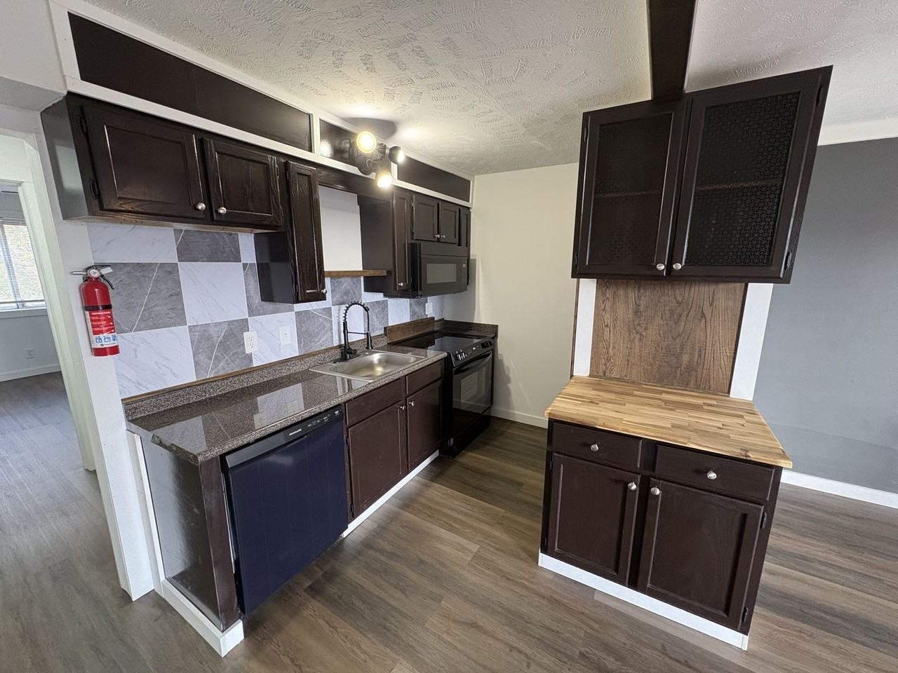 Hillwood Villas - Photo 3 of 28